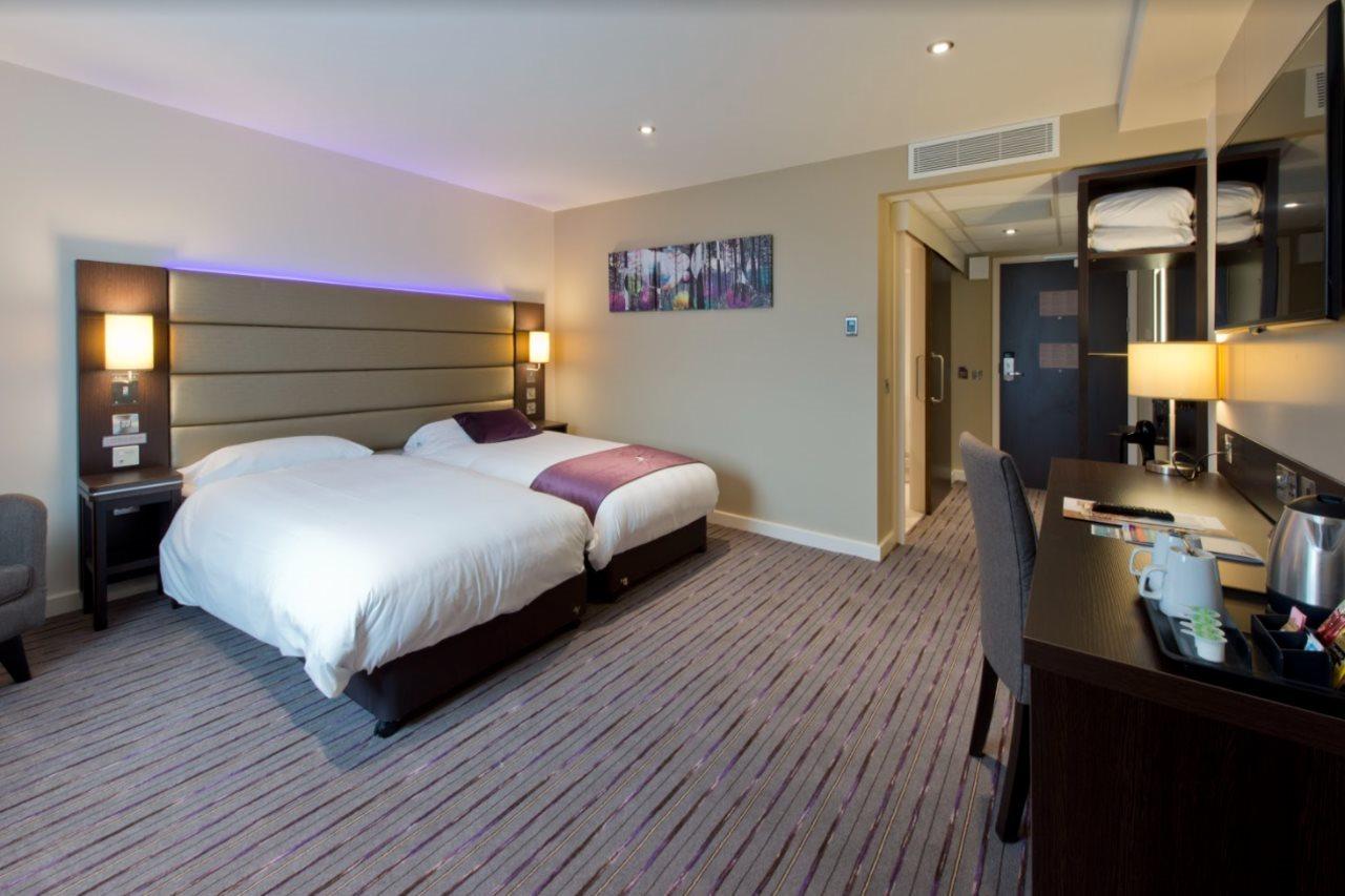 Premier Inn Leeds Headingley エクステリア 写真